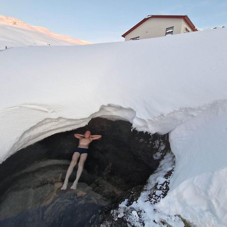 Hotel Laugarholl With Natural Hot Spring Holmavik Esterno foto