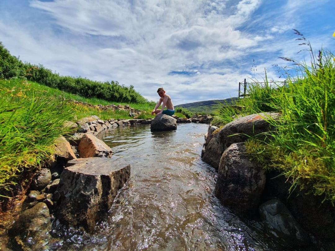 Hotel Laugarholl With Natural Hot Spring Holmavik Esterno foto