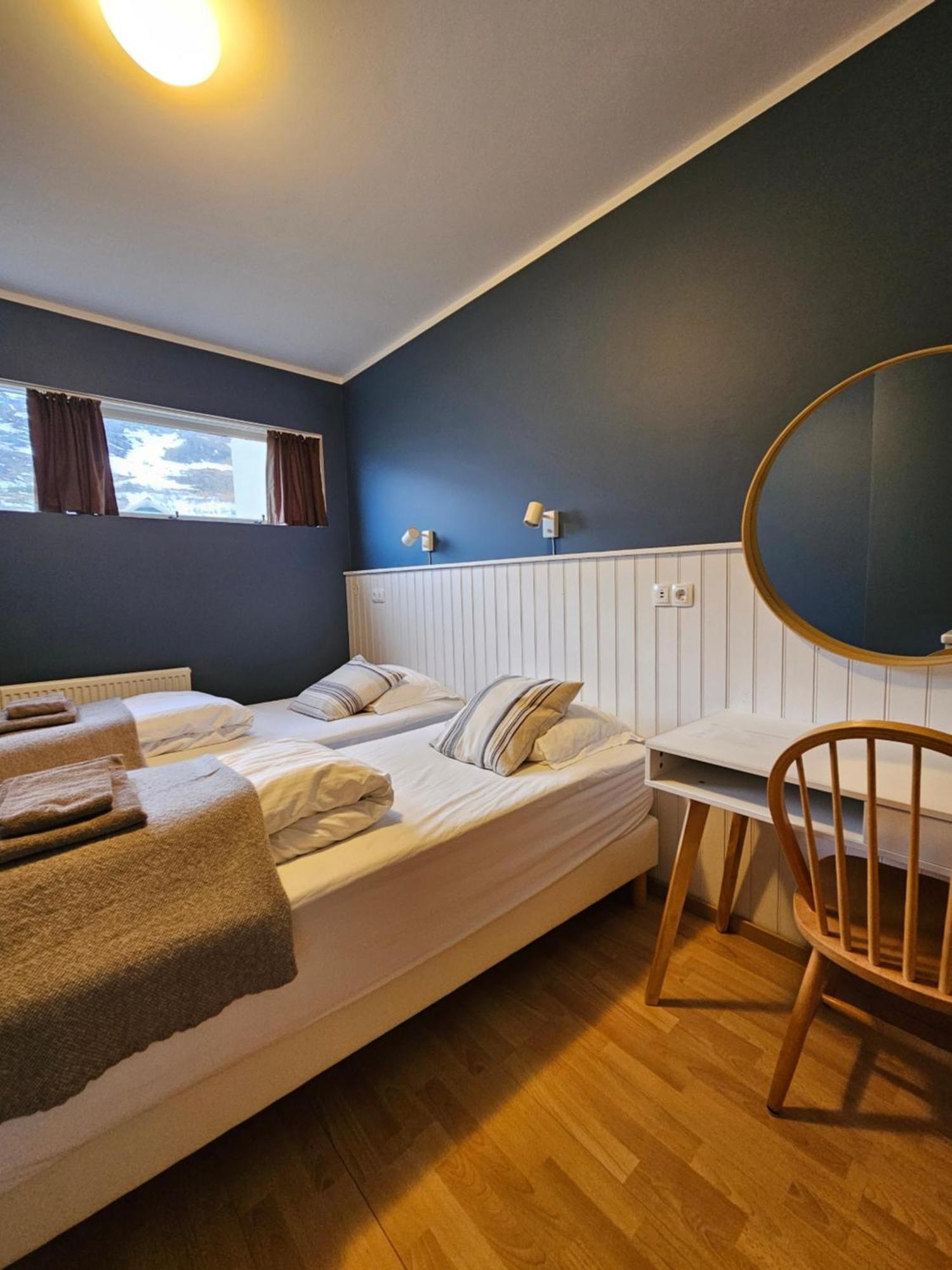 Hotel Laugarholl With Natural Hot Spring Holmavik Esterno foto