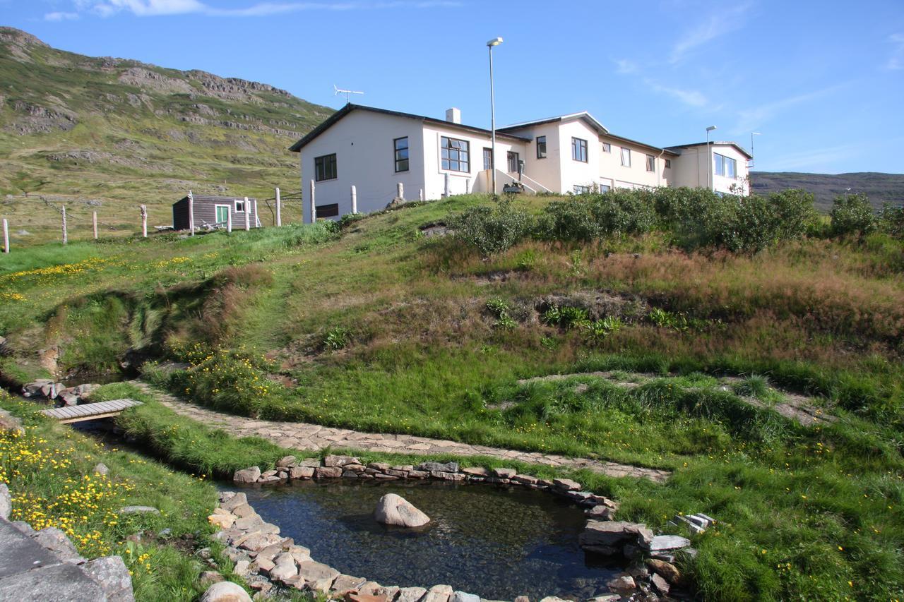 Hotel Laugarholl With Natural Hot Spring Holmavik Esterno foto